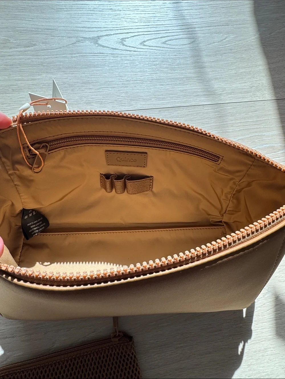 NWT Quince All-Day Neoprene Toiletry Bag
